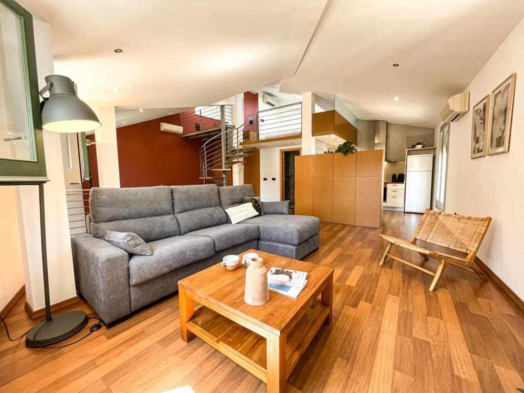 شقة Loft Cort Reial Atico In The Heart Of The Old Town خيرونا المظهر الخارجي الصورة